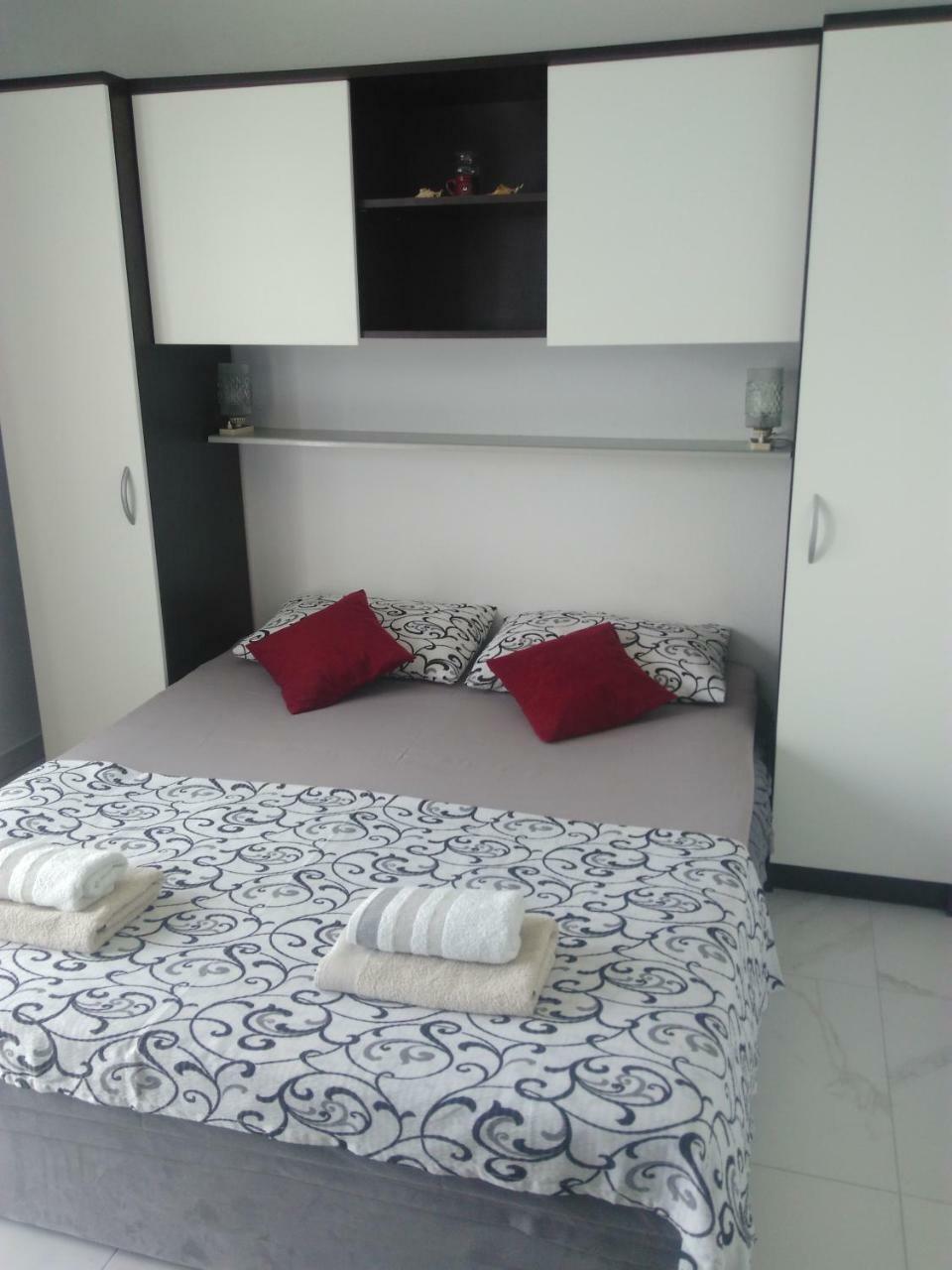 Apartment Vesna Milna  Buitenkant foto